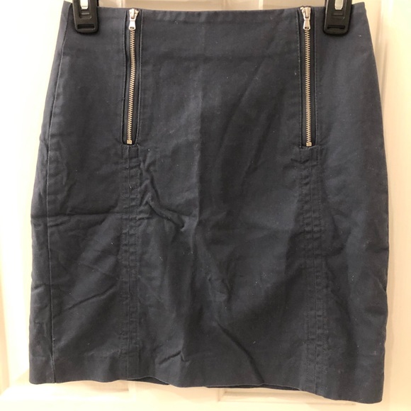 Navy blue skirt with double zipper on front - Picture 2 of 8